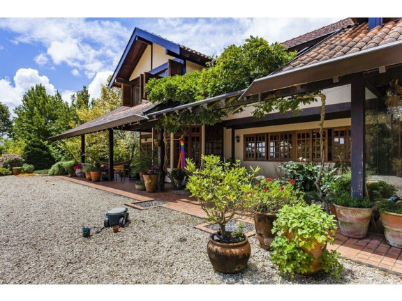 Imóvel com 4 Quartos à Venda, 640 m² em Vila Piramba - Campos Do Jordão