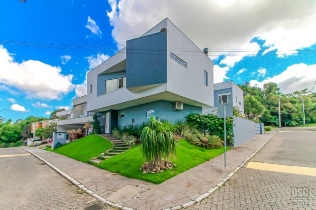 Imóvel com 4 Quartos à Venda,  em Hípica - Porto Alegre