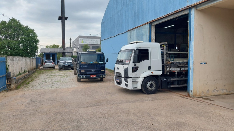 Imóvel Comercial à Venda, 2.500 m² em Boqueirão - Curitiba