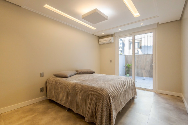 Imagem Apartamento com 2 Quartos à Venda, 238 m² em Rio Branco - Porto Alegre Imagem Apartamento com 2 Quartos à Venda, 238 m² em Rio Branco - Porto Alegre
