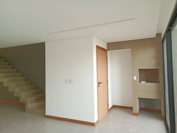 Imagem Casa com 3 Quartos à Venda, em Campeche - Florianópolis Imagem Casa com 3 Quartos à Venda, em Campeche - Florianópolis