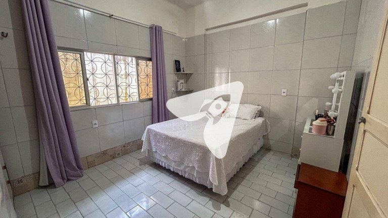 Imagem Casa com 3 Quartos à Venda, 330 m² em José Bonifácio - Fortaleza