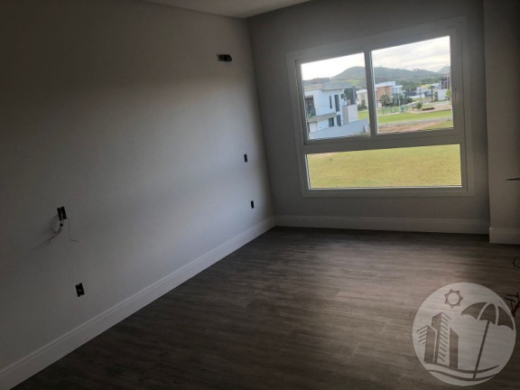 Imagem Casa com 3 Quartos à Venda, 240 m² em Santa Regina - Camboriú Imagem Casa com 3 Quartos à Venda, 240 m² em Santa Regina - Camboriú