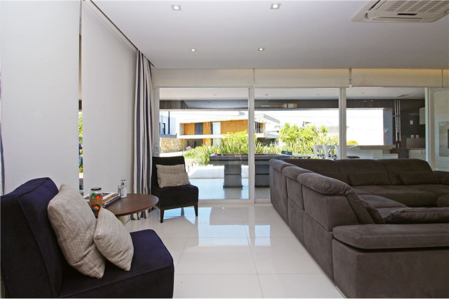 Imagem Casa com 4 Quartos à Venda, em Vila Nova - Porto Alegre Imagem Casa com 4 Quartos à Venda, em Vila Nova - Porto Alegre