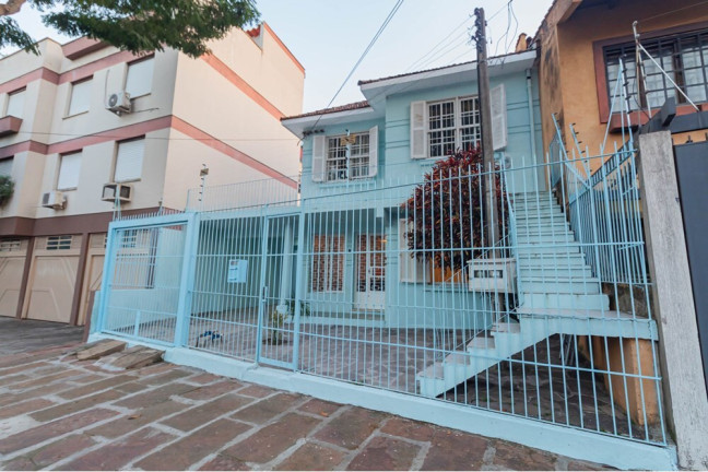 Imagem Casa com 6 Quartos à Venda, 190 m² em Santana - Porto Alegre Imagem Casa com 6 Quartos à Venda, 190 m² em Santana - Porto Alegre