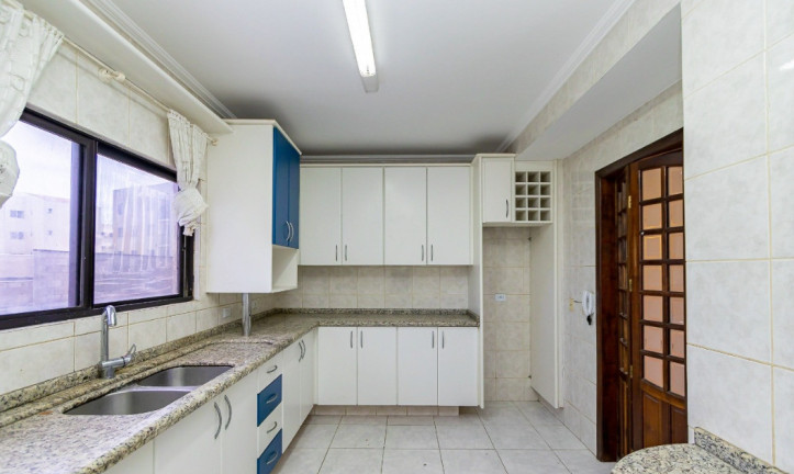 Imagem Sobrado com 3 Quartos à Venda, 196 m² em Vista Alegre - Curitiba