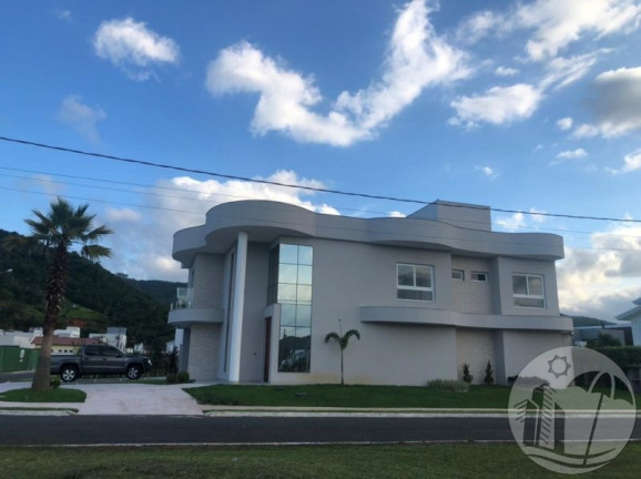 Imagem Casa com 3 Quartos à Venda, 240 m² em Santa Regina - Camboriú Imagem Casa com 3 Quartos à Venda, 240 m² em Santa Regina - Camboriú