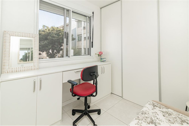 Imagem Imóvel com 3 Quartos à Venda, em Cristal - Porto Alegre Imagem Imóvel com 3 Quartos à Venda, em Cristal - Porto Alegre