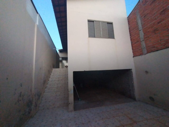 Casa com 2 Quartos à Venda,  em Botucatu