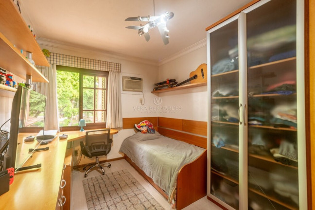 Casa de Condomínio com 4 Quartos à Venda, 205 m²