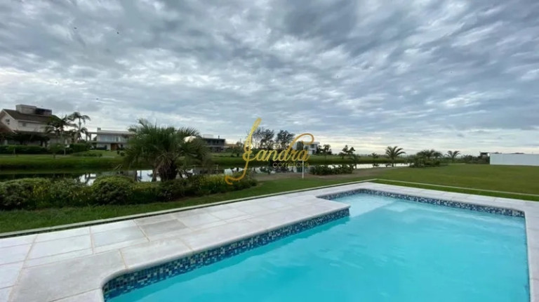 Imagem Casa de Condomínio com 5 Quartos à Venda, 560 m² em Centro - Torres