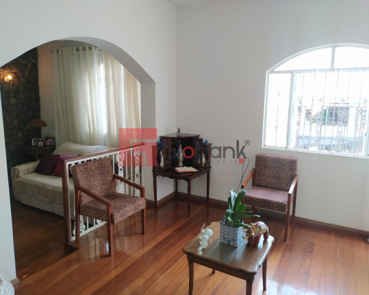 Imagem Casa com 3 Quartos à Venda, 250 m² em Centro - Montes Claros Imagem Casa com 3 Quartos à Venda, 250 m² em Centro - Montes Claros