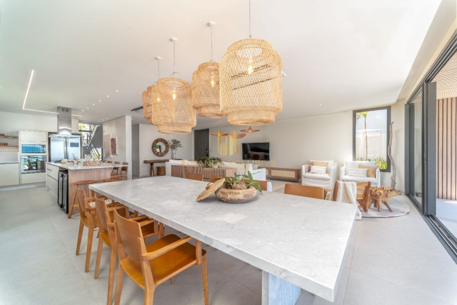 Imagem Casa com 5 Quartos à Venda, 458 m² em Praia Do Estaleiro - Balneário Camboriú Imagem Casa com 5 Quartos à Venda, 458 m² em Praia Do Estaleiro - Balneário Camboriú