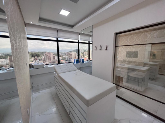 Sala Comercial à Venda, 105 m² em Centro - Joinville