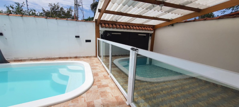 Imagem Casa com 4 Quartos à Venda, 360 m² em Balneário Praia Do Pernambuco Guarujá - São Paulo Imagem Casa com 4 Quartos à Venda, 360 m² em Balneário Praia Do Pernambuco Guarujá - São Paulo