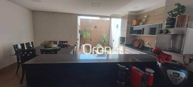 Imagem Sobrado com 3 Quartos à Venda, 215 m² em Jardim Mariliza - Goiânia Imagem Sobrado com 3 Quartos à Venda, 215 m² em Jardim Mariliza - Goiânia