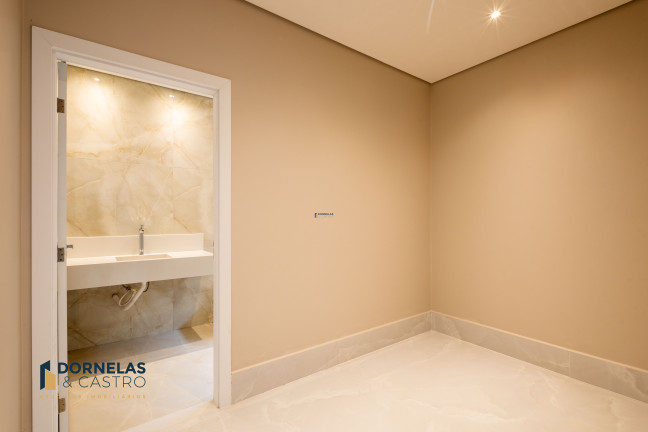 Imagem Casa com 3 Quartos à Venda, 400 m² em Guará I - Brasília Imagem Casa com 3 Quartos à Venda, 400 m² em Guará I - Brasília