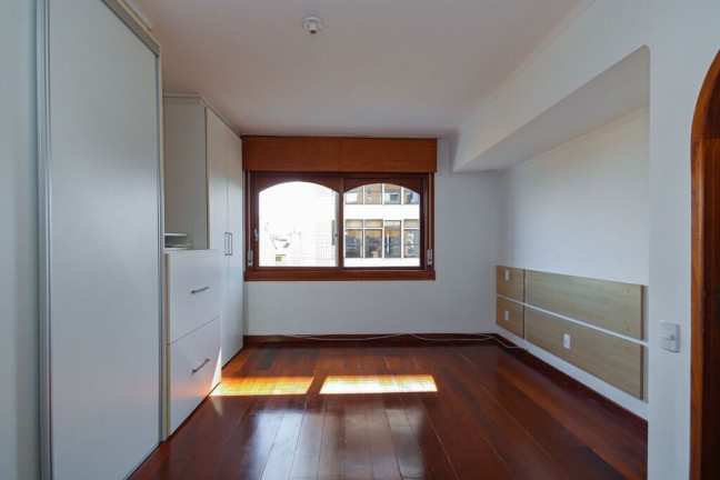 Imagem Apartamento com 3 Quartos à Venda, 155 m² em Menino Deus - Porto Alegre Imagem Apartamento com 3 Quartos à Venda, 155 m² em Menino Deus - Porto Alegre