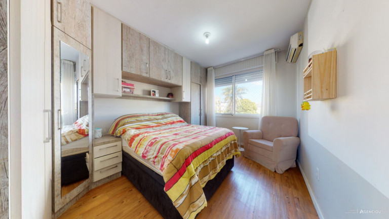 Imagem Imóvel com 2 Quartos à Venda, 73 m² em Cristal - Porto Alegre Imagem Imóvel com 2 Quartos à Venda, 73 m² em Cristal - Porto Alegre
