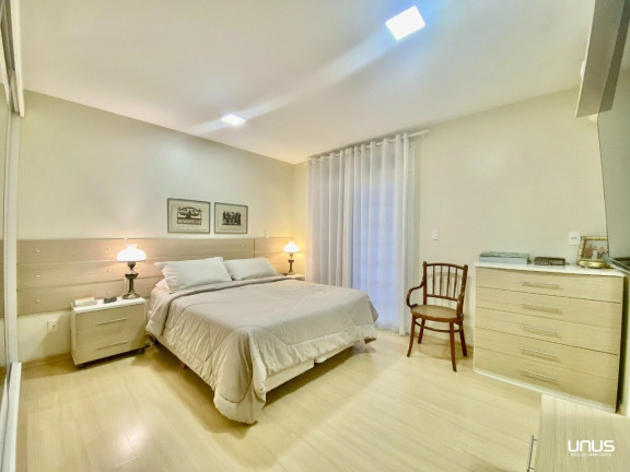 Imagem Casa com 3 Quartos à Venda, 220 m² em Estreito - Florianópolis