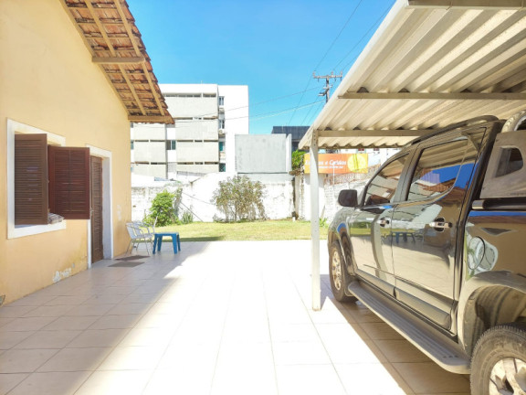 Casa com 3 Quartos à Venda, 240 m²