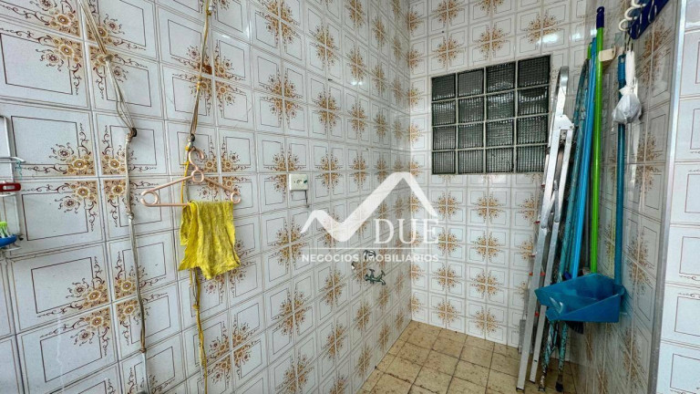 Imagem Casa com 3 Quartos à Venda, 142 m² em Encruzilhada - Santos Imagem Casa com 3 Quartos à Venda, 142 m² em Encruzilhada - Santos