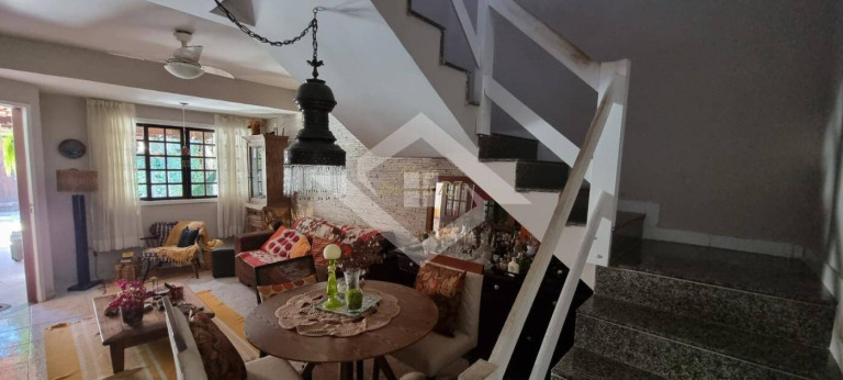 Imagem Casa com 3 Quartos à Venda, 180 m² em Piratininga - Niterói Imagem Casa com 3 Quartos à Venda, 180 m² em Piratininga - Niterói