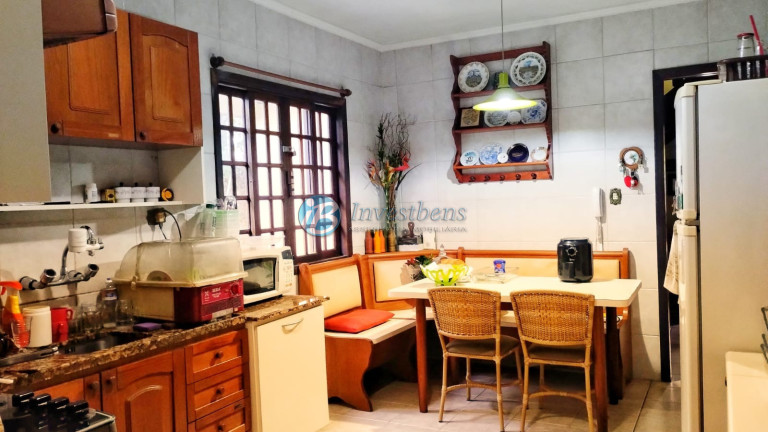 Imagem Casa com 4 Quartos à Venda, 350 m² em Taboão - Curitiba Imagem Casa com 4 Quartos à Venda, 350 m² em Taboão - Curitiba