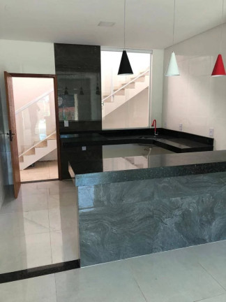 Imagem Casa com 3 Quartos à Venda, 330 m² Imagem Casa com 3 Quartos à Venda, 330 m²
