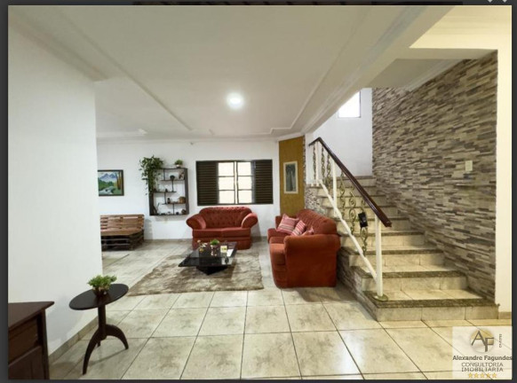Imagem Casa com 4 Quartos à Venda, 420 m² em Setor Jaó - Goiânia Imagem Casa com 4 Quartos à Venda, 420 m² em Setor Jaó - Goiânia