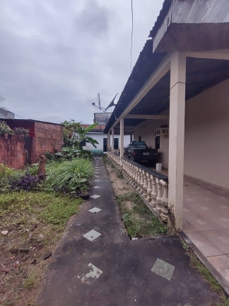 Imagem Casa com 3 Quartos à Venda, 450 m² em Flores - Manaus Imagem Casa com 3 Quartos à Venda, 450 m² em Flores - Manaus