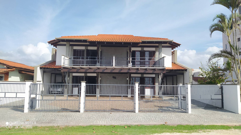 Imagem Sobrado com 6 Quartos à Venda, 499 m² em Balneário Uirapuru - Itapoá Imagem Sobrado com 6 Quartos à Venda, 499 m² em Balneário Uirapuru - Itapoá