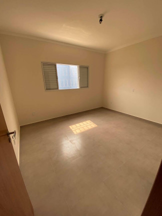 Imagem Casa com 2 Quartos à Venda, 300 m² em Jardim Itamarati - Botucatu