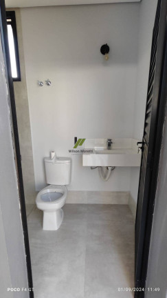 Imagem Casa de Condomínio com 3 Quartos à Venda, 240 m²