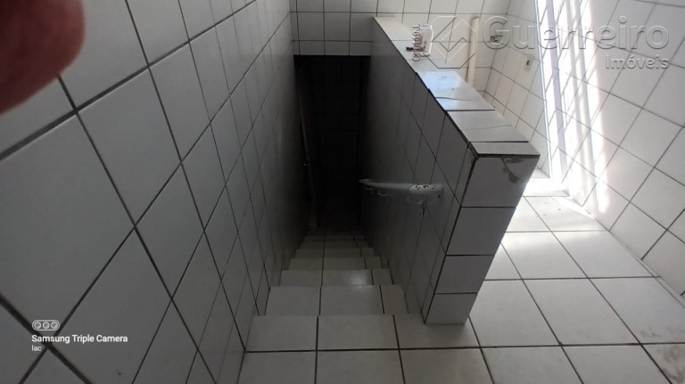 Imagem Casa com 2 Quartos à Venda, 210 m² em Agronômica - Florianópolis Imagem Casa com 2 Quartos à Venda, 210 m² em Agronômica - Florianópolis