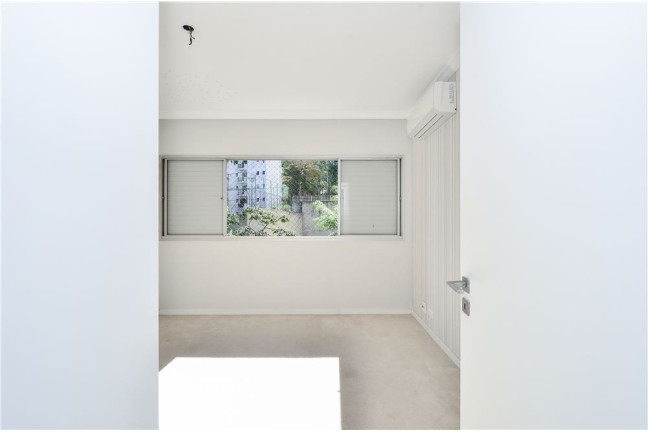 Imagem Imóvel com 3 Quartos à Venda, em Vila Andrade - São Paulo Imagem Imóvel com 3 Quartos à Venda, em Vila Andrade - São Paulo