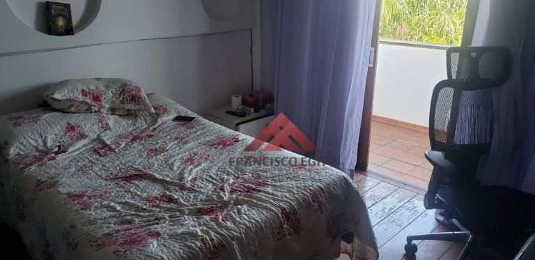 Imagem Casa com 3 Quartos à Venda, 400 m² em Piratininga - Niterói Imagem Casa com 3 Quartos à Venda, 400 m² em Piratininga - Niterói