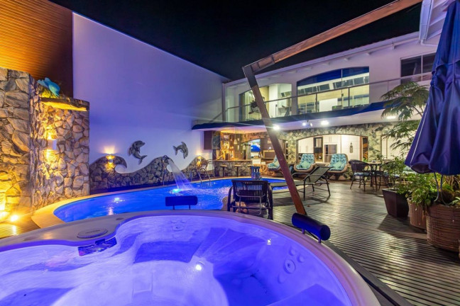 Imagem Casa com 5 Quartos à Venda, em Municípios - Balneário Camboriú Imagem Casa com 5 Quartos à Venda, em Municípios - Balneário Camboriú