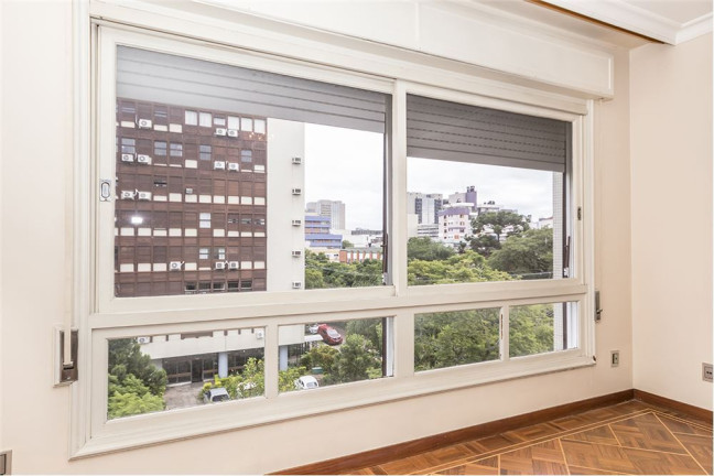Imagem Imóvel com 4 Quartos à Venda, em Menino Deus - Porto Alegre Imagem Imóvel com 4 Quartos à Venda, em Menino Deus - Porto Alegre