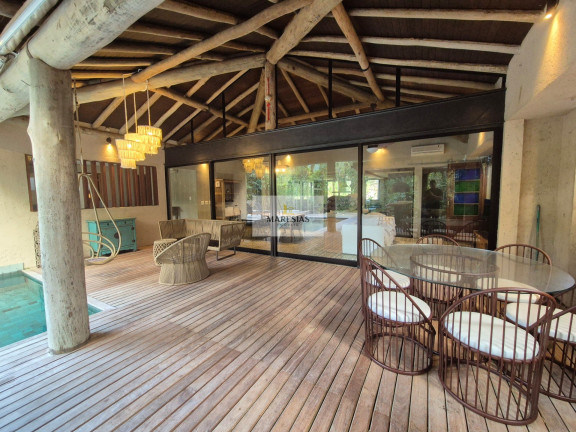 Imagem Casa com 5 Quartos à Venda, 280 m² em Maresias - São Sebastião Imagem Casa com 5 Quartos à Venda, 280 m² em Maresias - São Sebastião