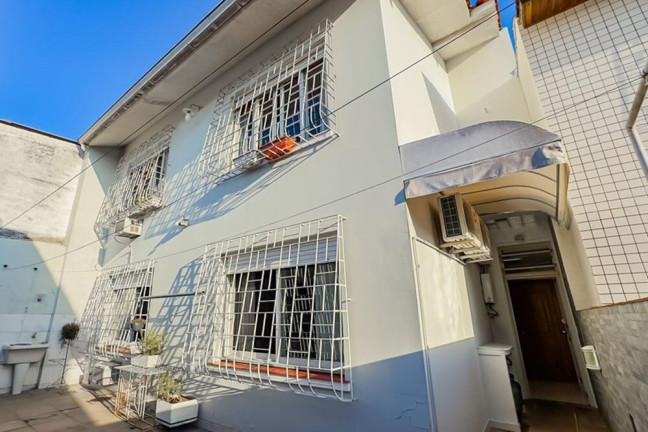 Imagem Casa com 4 Quartos à Venda, 233 m² em Santa Maria Goretti - Porto Alegre Imagem Casa com 4 Quartos à Venda, 233 m² em Santa Maria Goretti - Porto Alegre