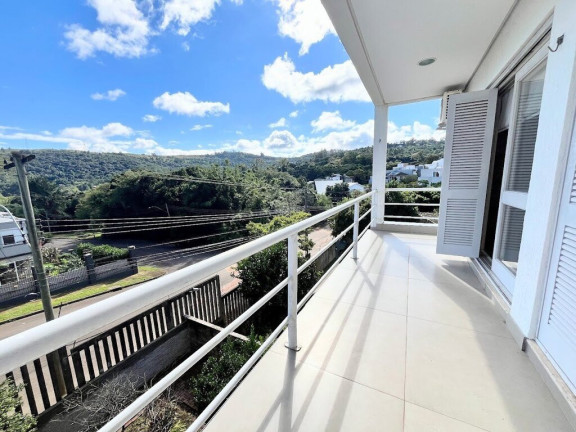 Imagem Casa com 3 Quartos à Venda, 300 m² em Vila Nova - Porto Alegre Imagem Casa com 3 Quartos à Venda, 300 m² em Vila Nova - Porto Alegre