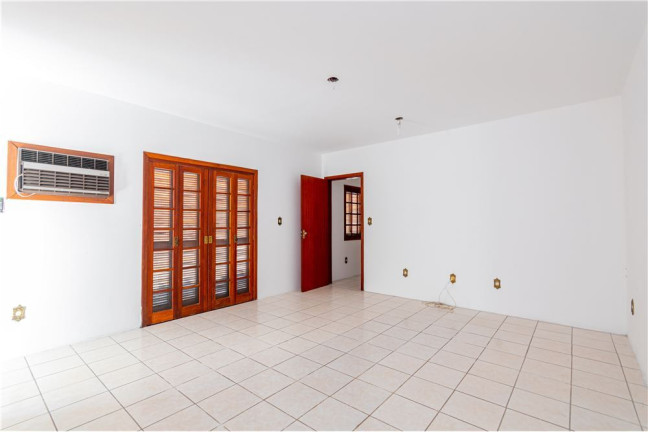 Imagem Casa com 4 Quartos à Venda, em Santa Tereza - Porto Alegre Imagem Casa com 4 Quartos à Venda, em Santa Tereza - Porto Alegre