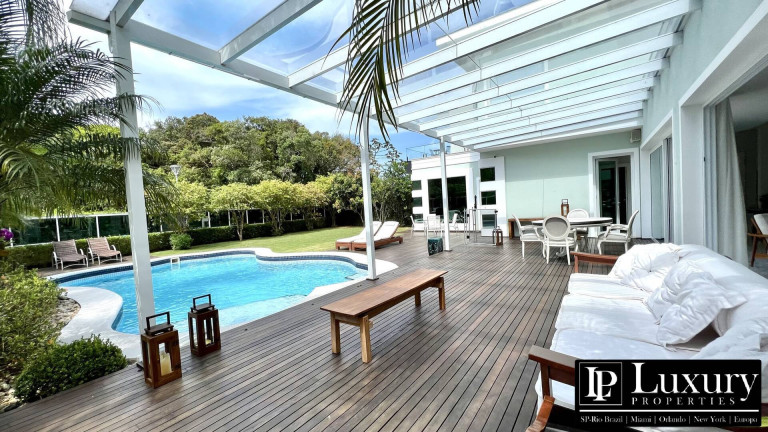 Imagem Casa com 7 Quartos à Venda, em Jurerê Internacional - Florianópolis Imagem Casa com 7 Quartos à Venda, em Jurerê Internacional - Florianópolis