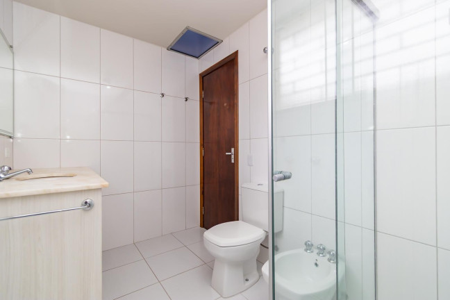 Imagem Sobrado com 3 Quartos à Venda, 140 m² em Capão Raso - Curitiba Imagem Sobrado com 3 Quartos à Venda, 140 m² em Capão Raso - Curitiba
