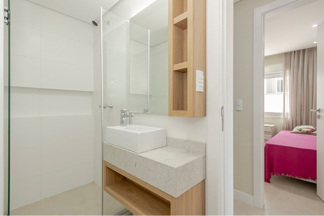 Imagem Imóvel com 3 Quartos à Venda, 93 m² em Petrópolis - Porto Alegre Imagem Imóvel com 3 Quartos à Venda, 93 m² em Petrópolis - Porto Alegre