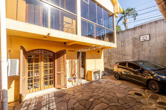 Imagem Casa com 3 Quartos à Venda,  em Medianeira - Porto Alegre