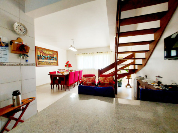 Imagem Casa com 3 Quartos à Venda, 205 m²