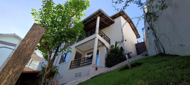 Imagem Casa com 5 Quartos à Venda, 218 m² em Estrada Do Coco - Lauro De Freitas Imagem Casa com 5 Quartos à Venda, 218 m² em Estrada Do Coco - Lauro De Freitas