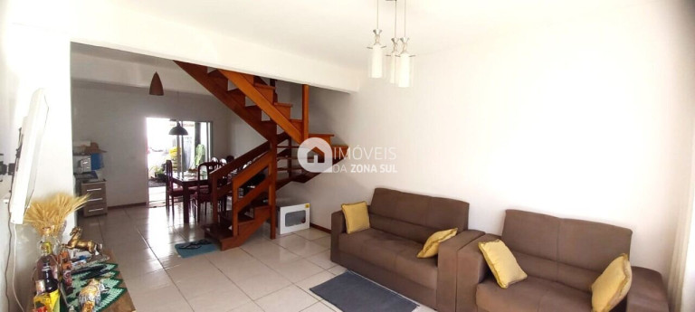 Imagem Casa com 3 Quartos à Venda, 144 m² Imagem Casa com 3 Quartos à Venda, 144 m²